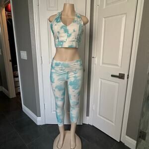 Trendy cloud pattern Blue Tie-Dye Activewear Set 
No Tags Fits Large athleisure
